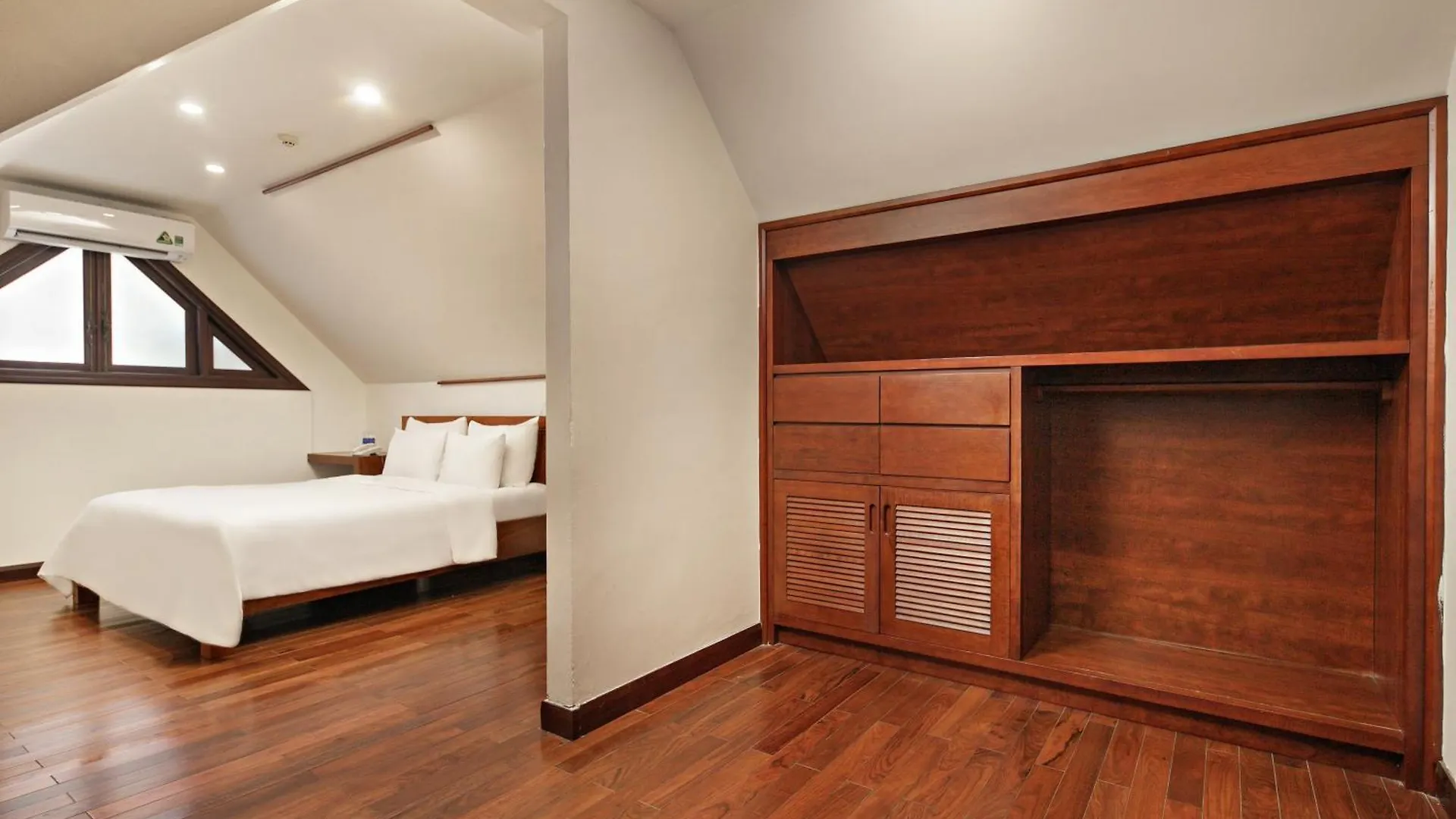 Purama Villas Beach Da Nang Resort 0*,