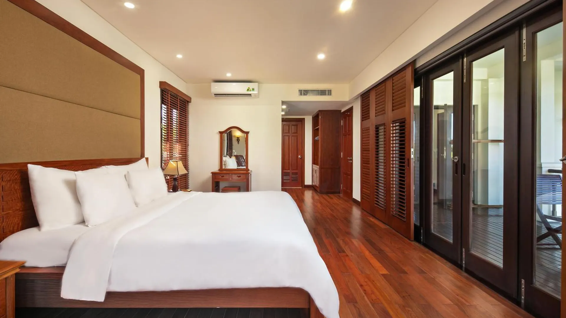 Purama Villas Beach Da Nang Resort 0*,